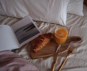 Photo hotel breakfast outfit